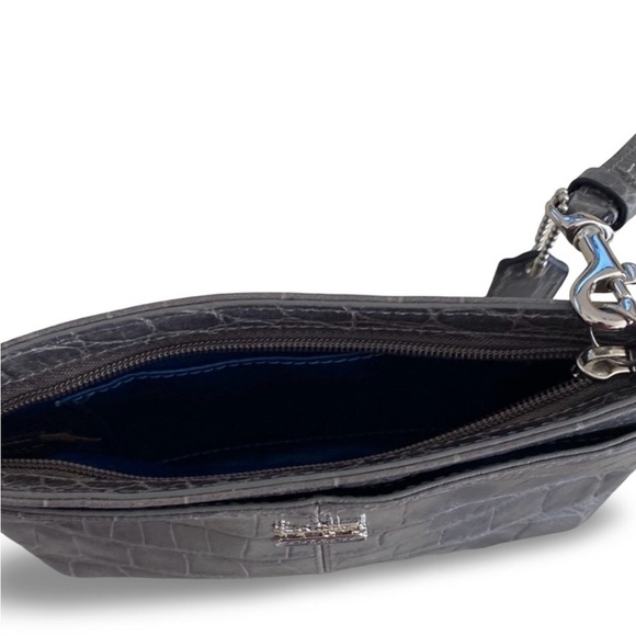 Y2K VTG Coach Ltd Ed. Madison Embossed Crocodile
Leather Medium Wristlet | 46630 - Picture 9 of 14